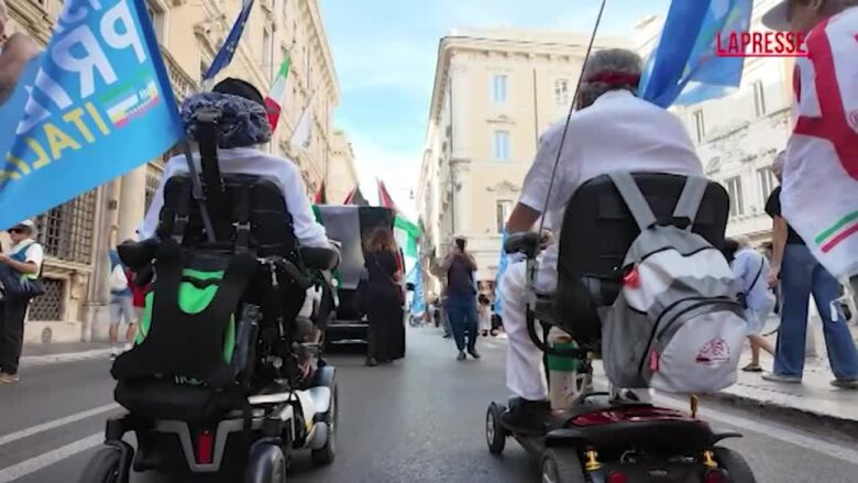 Roma, il Disability Pride sfila davanti a Palazzo Chigi