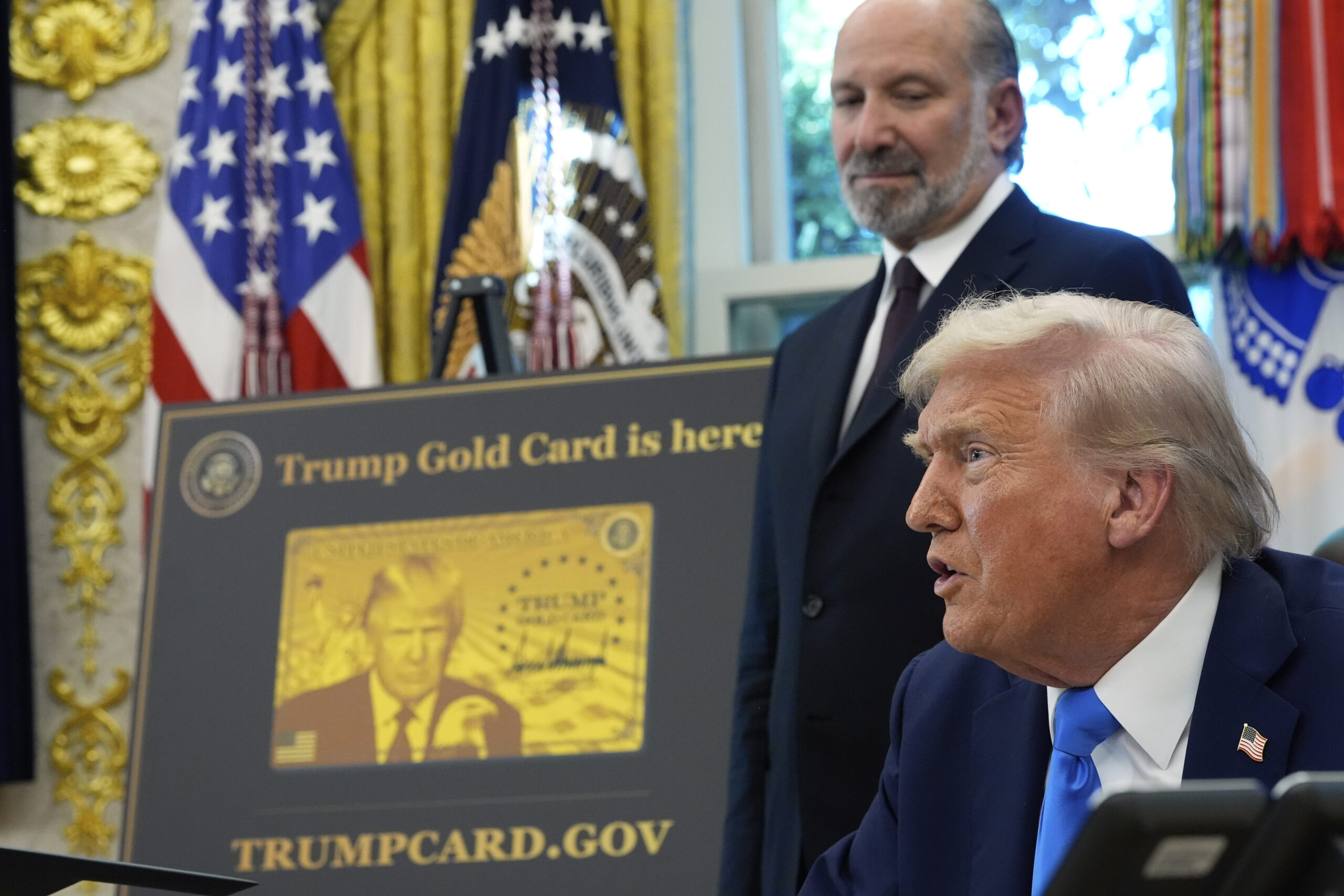 Donald Trump lancia la “Gold Card”: visto accelerato da 1 milione di dollari Donald Trump lancia la “Gold Card”: visto accelerato da 1 milione di dollari
