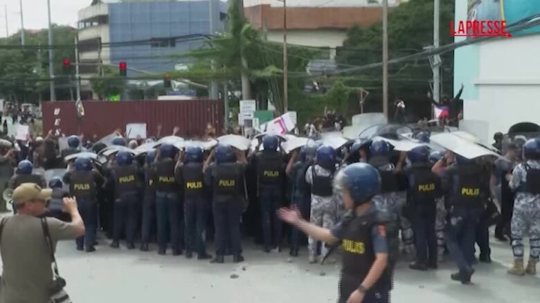 Filippine, scontri tra manifestanti e polizia a Manila