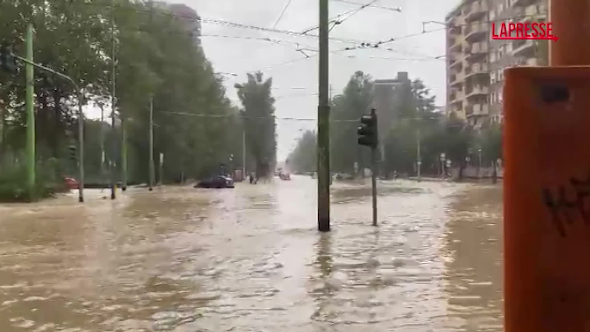 Milano, esonda il Seveso: allagamenti a Prato Centenaro Milano, esonda il Seveso: allagamenti a Prato Centenaro
