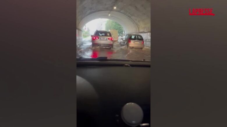 Maltempo a Milano, allagati sottopassi e marciapiedi