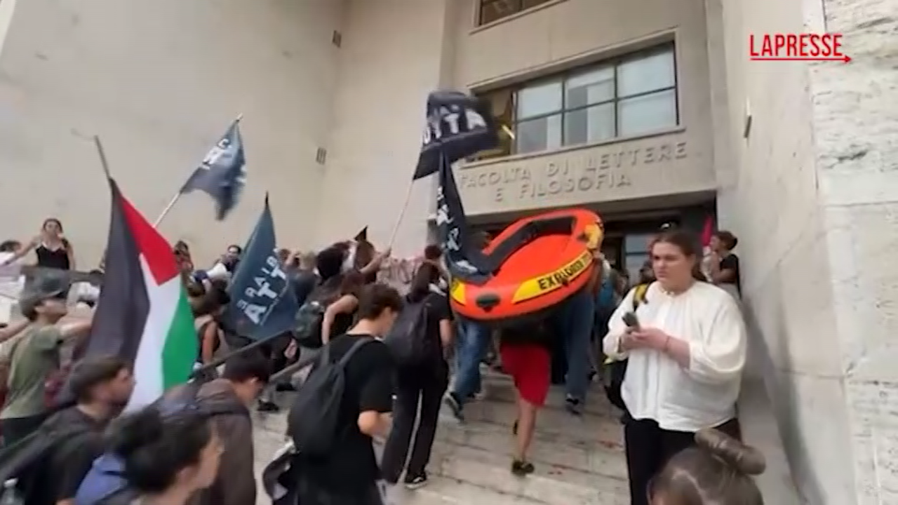 Sciopero per Gaza, studenti occupano la facoltà di Lettere alla Sapienza Sciopero per Gaza, studenti occupano la facoltà di Lettere alla Sapienza