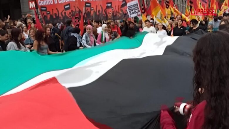 Sciopero per Gaza, a Torino fiume di manifestanti in corso Vittorio Emanuele II