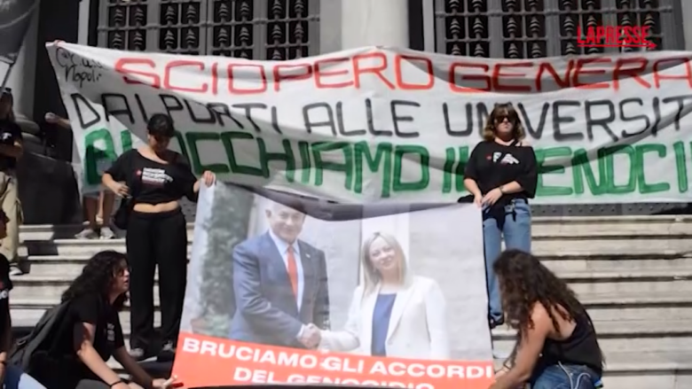 Sciopero Gaza: a Napoli manifestanti bruciano foto Meloni e Netanyahu
