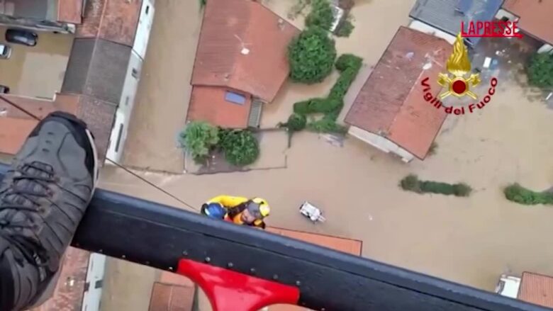 Maltempo a Como, a Cabiate evacuazioni con l’elicottero