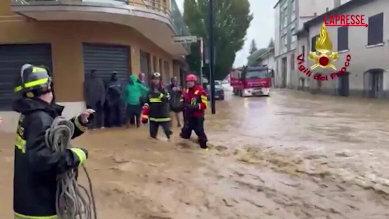Maltempo a Como, esondano il Seveso e il Tarò: a Cabiate case allagate e auto sommerse