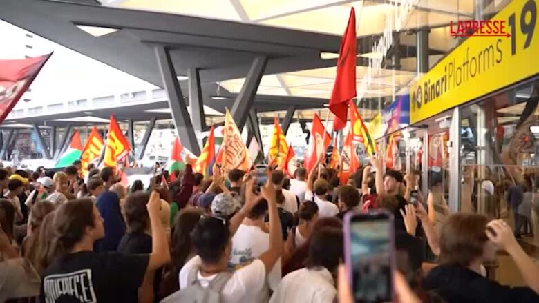 Sciopero per Gaza, Napoli: manifestanti irrompono nella stazione centrale