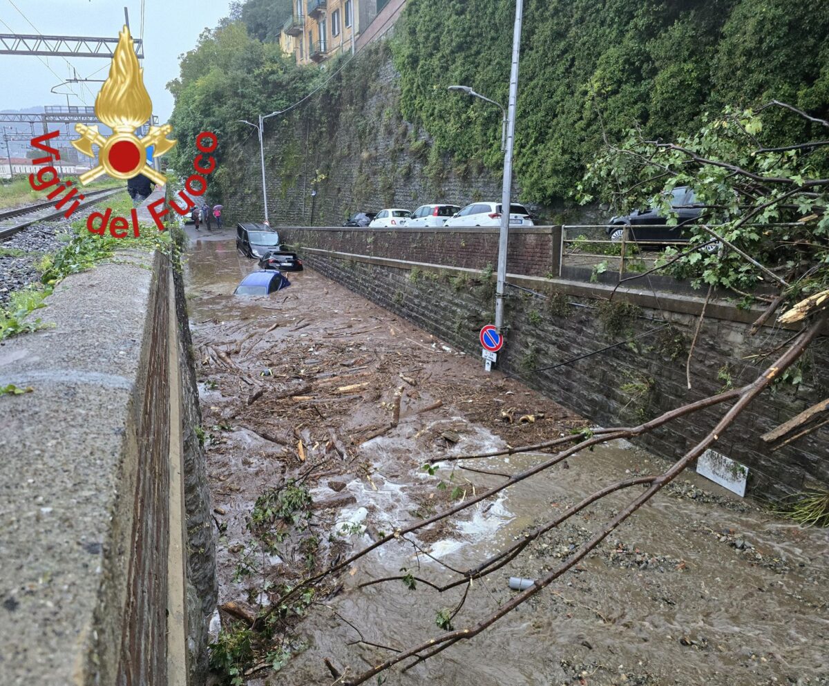 Maltempo: frane e allagamenti in Lombardia e Liguria, nubifragio a Milano