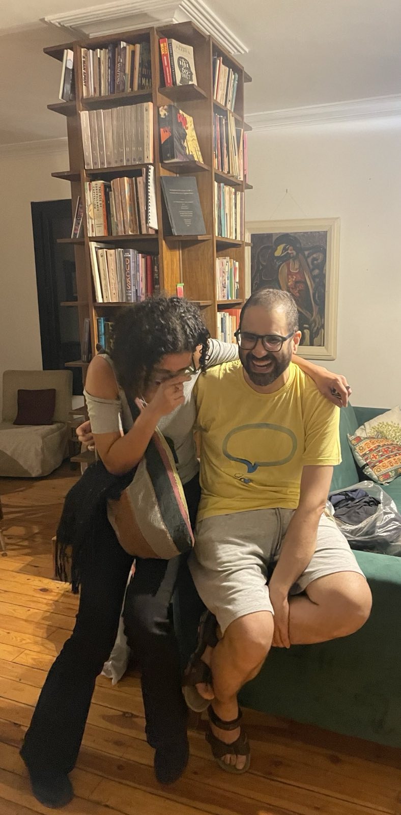 Egitto, scarcerato l’attivista pro-democrazia Alaa Abd el-Fattah: torna a casa dopo 6 anni