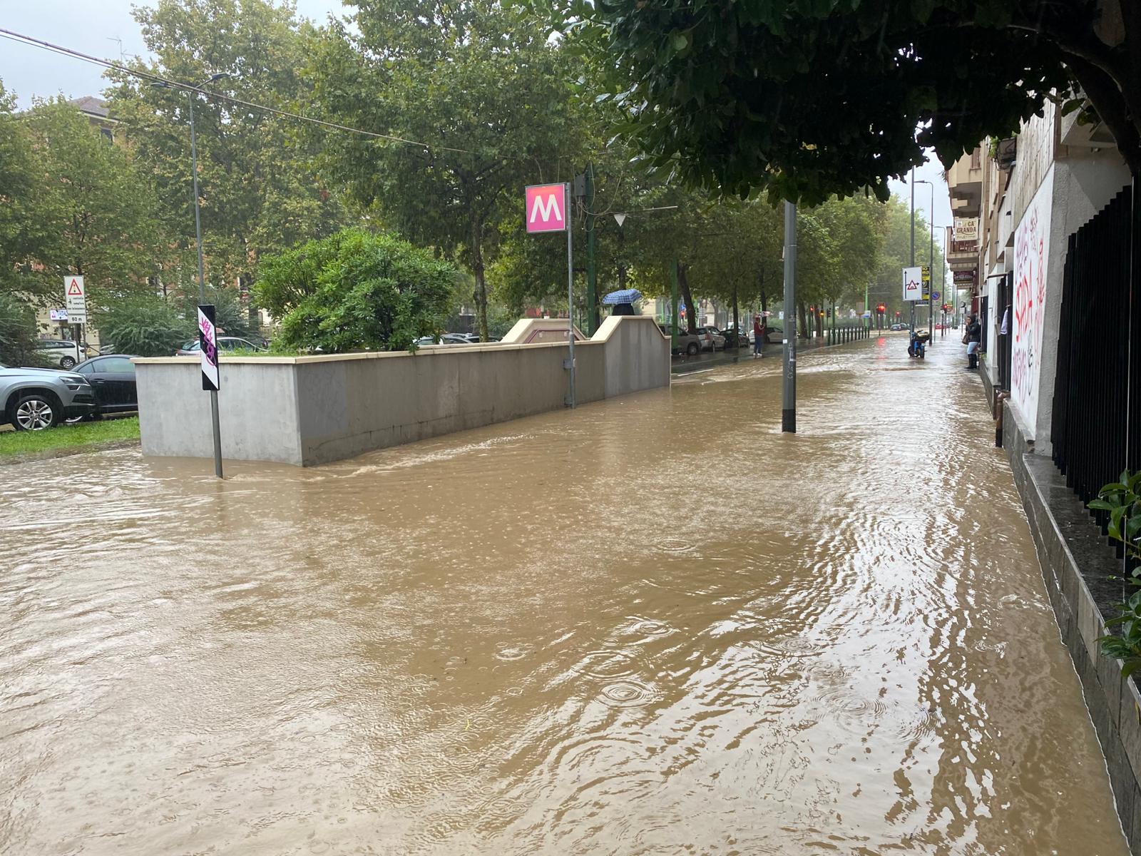 Maltempo, allagamenti a Ischia. Zaia: “Attesi forti temporali in Veneto, limitare spostamenti”