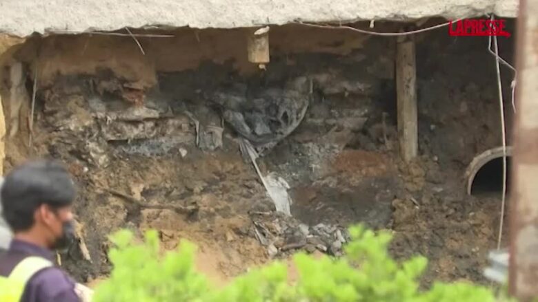 Thailandia, crolla strada a Bangkok: le immagini della voragine