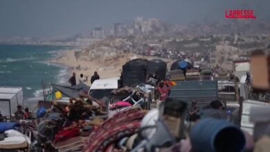 Gaza, continua la fuga verso sud dei civili con ogni mezzo