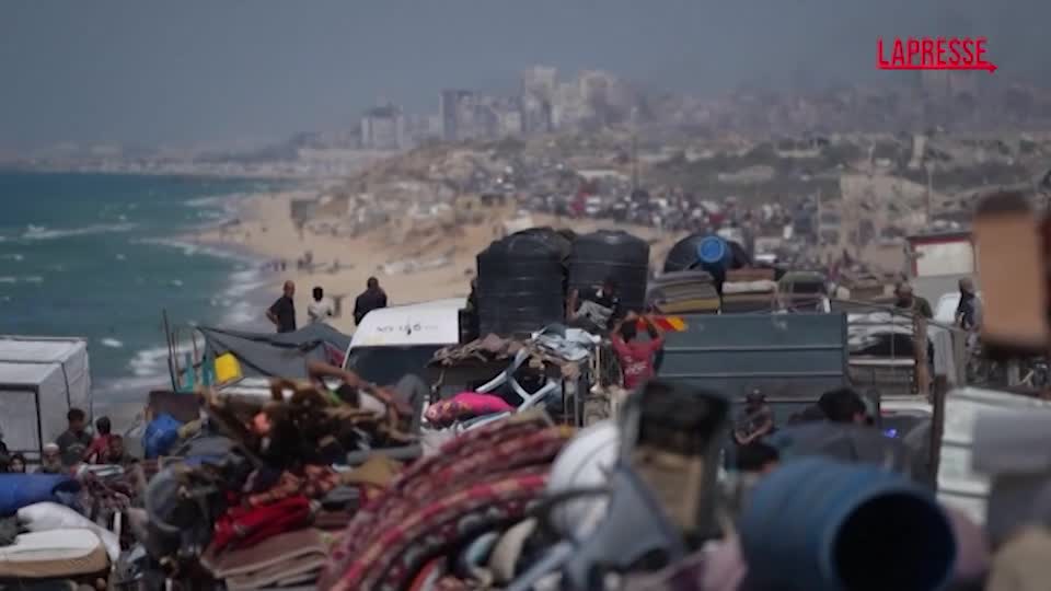 gaza continua la fuga verso sud dei civili con ogni mezzo