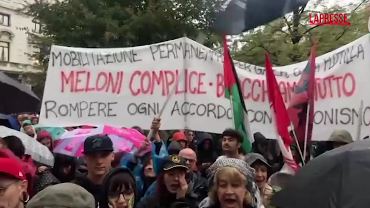 Gaza, manifestazione in piazza della Scala a Milano in solidarietà della Flotilla
