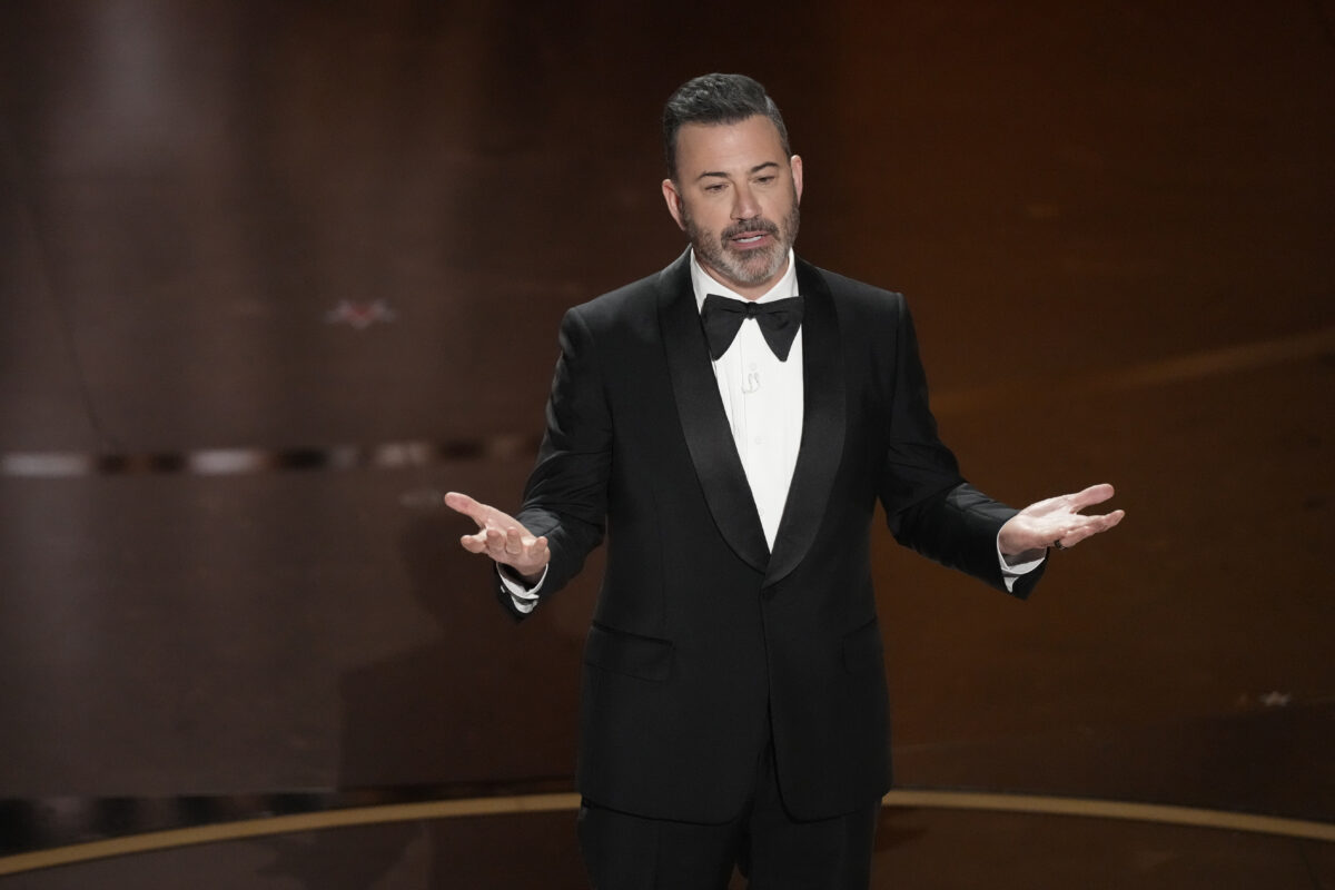 jimmy kimmel torna in tv commosso e si scusa per battute su omicidio kirk