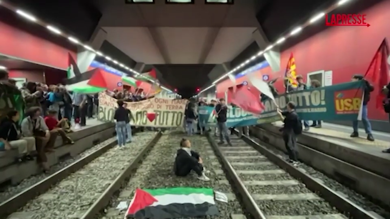 Flotilla, Torino: manifestanti invadono i binari della stazione di Porta Susa
