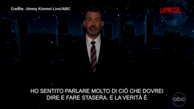 Jimmy Kimmel torna in tv e si commuove parlando di Charlie Kirk: le immagini