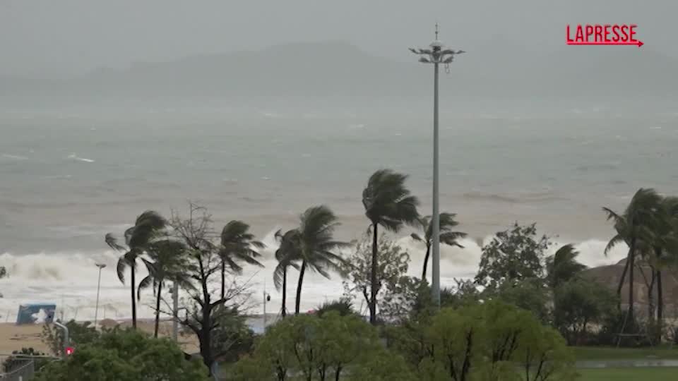 cina il super tifone ragasa si avvicina mareggiate e raffiche di vento a shenzen