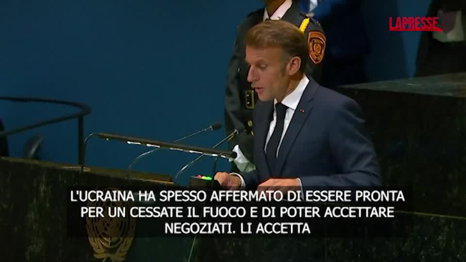 Ucraina, Macron: "Russia deve dimostrare volontà di scegliere la pace"