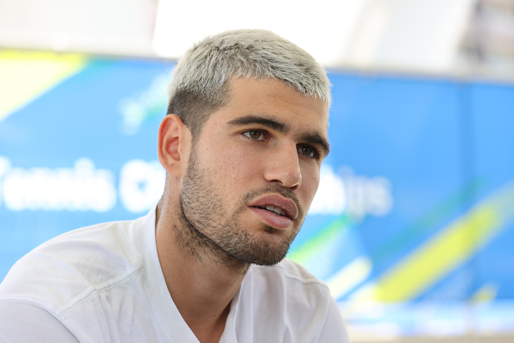 alcaraz problema alla caviglia all8217atp tokyo 2025 si accascia a terra e poi torna in campo