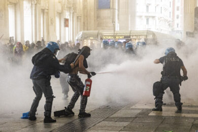 Scontri Milano, ai domiciliari i due minorenni arrestati