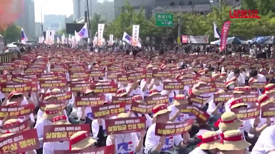 corea del sud a seul la protesta dei lavoratori del settore finanziario