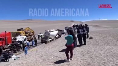 Perù, scontro tra due camion e un minibus sulle Ande: almeno 14 morti