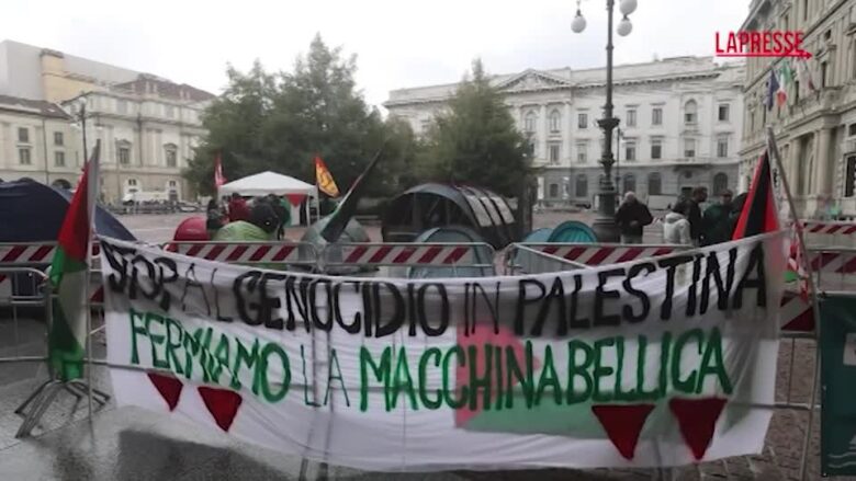Milano, presidio permanente per Gaza in Piazza della Scala