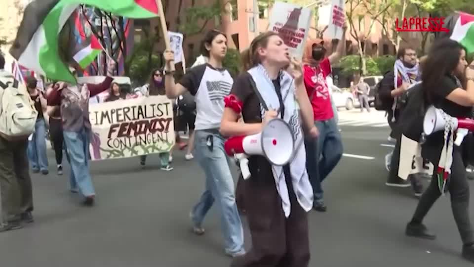 netanyahu parla all8217onu manifestanti pro palestina protestano fuori dalla sede a new york