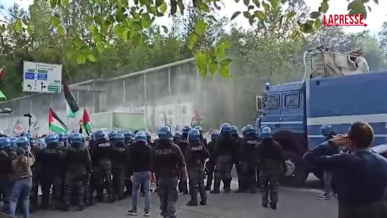 Corteo Pro Pal, scontri tra manifestanti e polizia a Torino