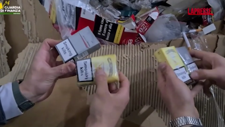 Ancona, scoperta fabbrica clandestina di sigarette in un bunker: un arresto