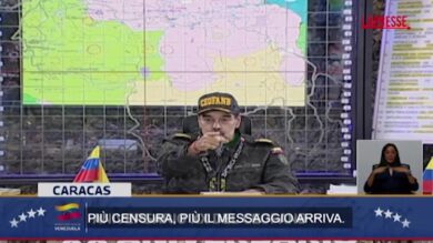 Venezuela, Maduro attacca gli "imbecilli imperialisti di YouTube"