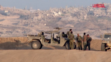 Gaza, carri armati schierati e fumo dalla Striscia