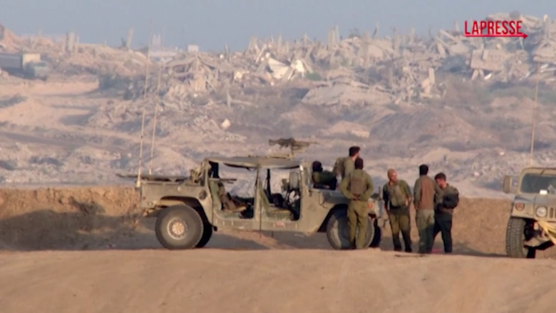 Gaza, carri armati schierati e fumo dalla Striscia