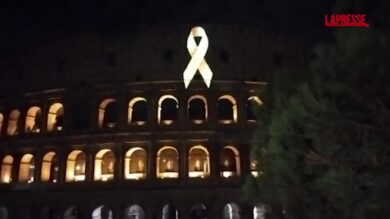 Roma, il Colosseo illuminato per i bambini malati di cancro