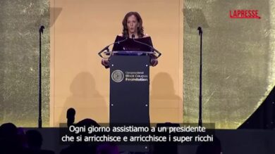 Usa, Kamala Harris attacca Trump: "Il popolo non si inginocchia, rispondiamo al fuoco con il fuoco"