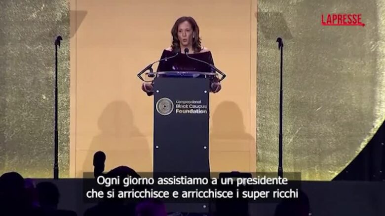 Usa, Kamala Harris attacca Trump: "Il popolo non si inginocchia, rispondiamo al fuoco con il fuoco"