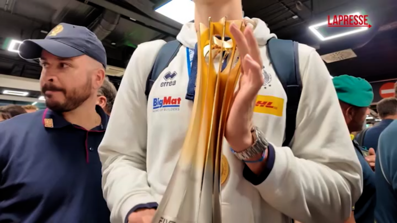 Mondiali pallavolo maschile 2025, gli azzurri campioni rientrano in Italia