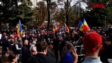 Moldavia, proteste filorussi davanti al Parlamento di Chisinau