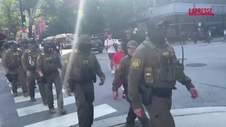 Agenti federali pattugliano le strade di Chicago