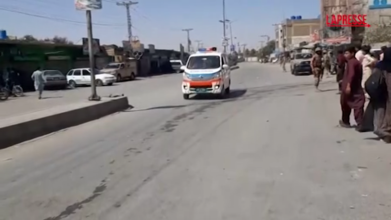 Pakistan, autobomba sul quartier generale dei paramilitari a Quetta: le immagini