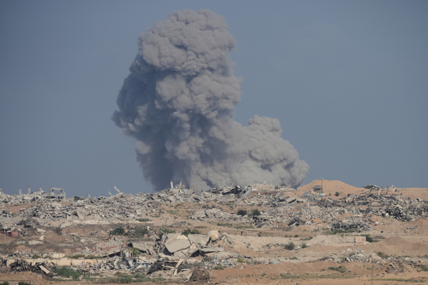Gaza, Von der Leyen: “Bene piano Trump, Ue pronta a fare la sua parte”. Hamas frena. Dall’alba almeno 30 morti per i raid dell’Idf