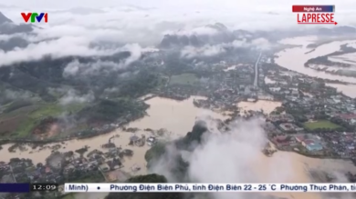 Vietnam, decine le vittime del tifone Bualoi: le immagini degli allagamenti