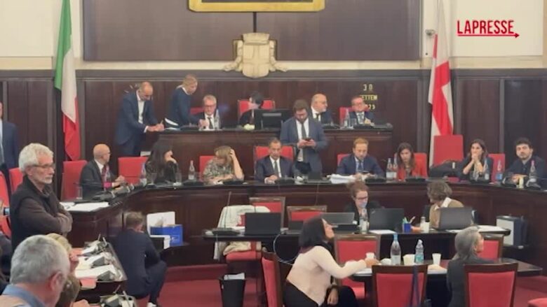 Stadio San Siro, Consiglio approva vendita a Inter e Milan: il sì dell’aula