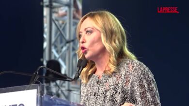 Meloni: "Continuiamo a lavorare col sorriso, avversari non sono nemici"