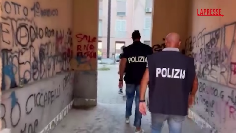Caivano: forze dell'ordine nelle strade all'alba per l'operazione 'alto impatto'