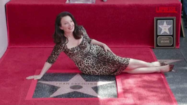 Fran Drescher riceve la stella sulla Walk of Fame a Hollywood nel giorno dei suoi 68 anni