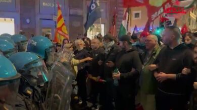 Flotilla, migliaia di attivisti a Roma in piazza Barberini: le immagini della protesta