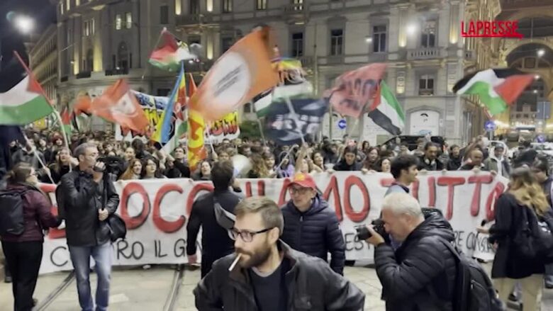 Flotilla, corteo a Milano: "Governo e Mattarella non ci rappresentano"