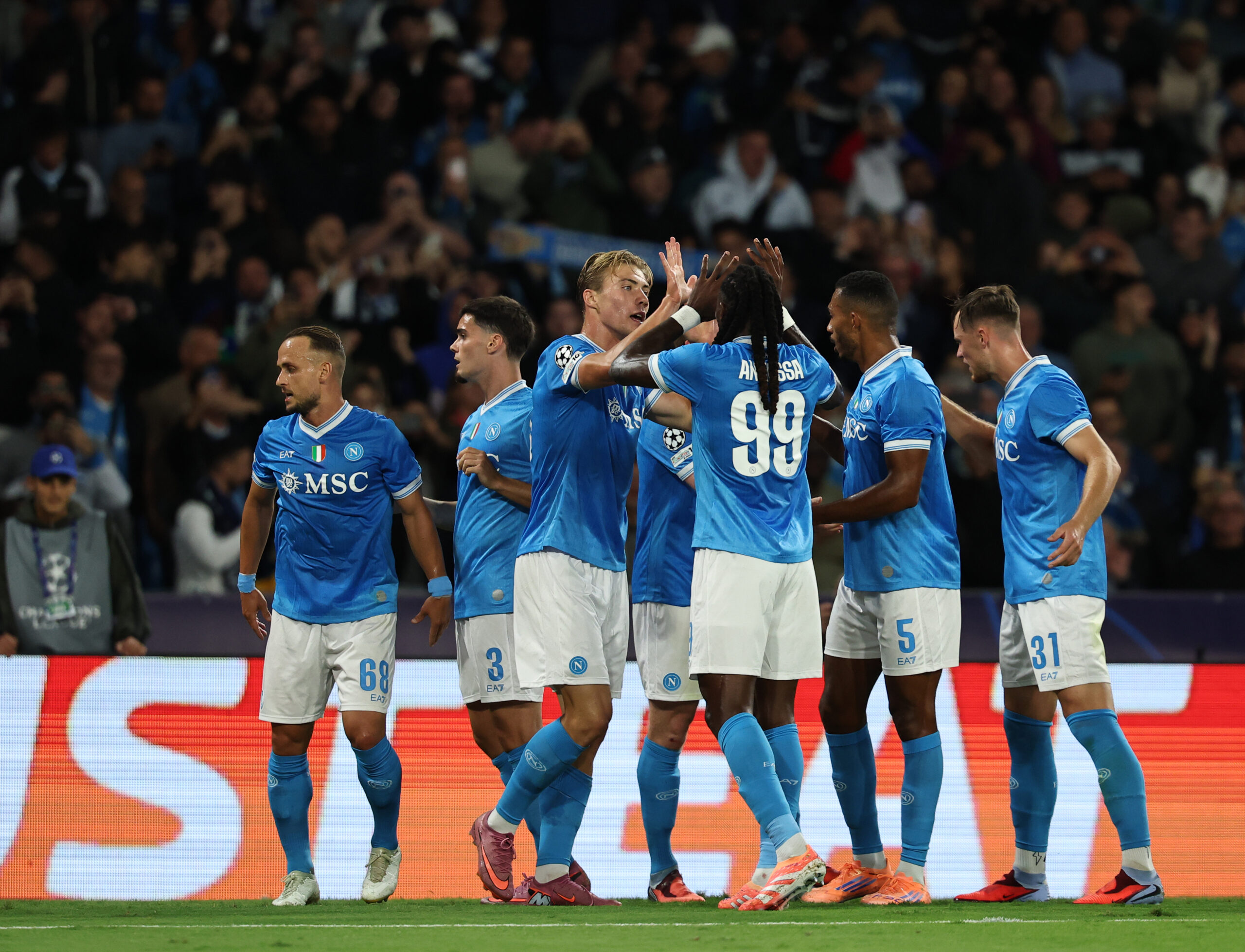 Champions League, Napoli-Sporting Lisbona 2-1: decide la doppietta di Hojlund Champions League, Napoli-Sporting Lisbona 2-1: decide la doppietta di Hojlund